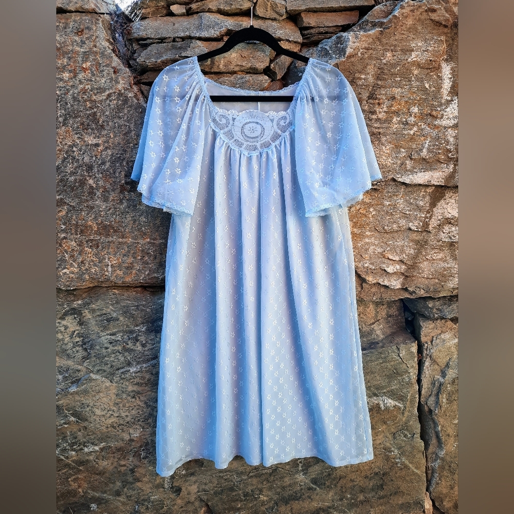 Vintage cottagecore flowy nightgown